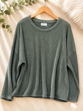 Maurices Green Long Sleeve Top